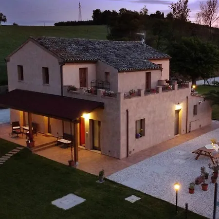 Casa Montefiore 13 Iris Lt Nella Tranquilla Campagna Marchigiana * アンコーナ