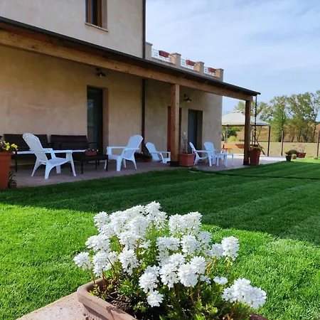 Casa Montefiore 13 Iris Lt Nella Tranquilla Campagna Marchigiana アパート アンコーナ